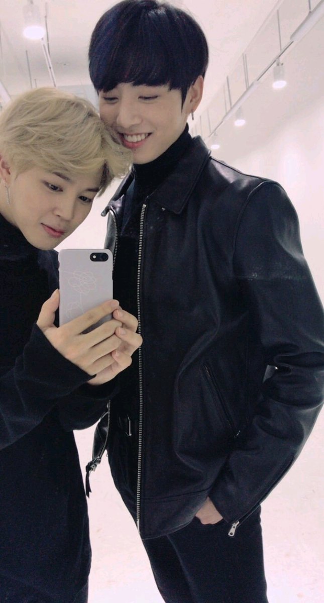 This selfie screams boyfriend idc what you have to say