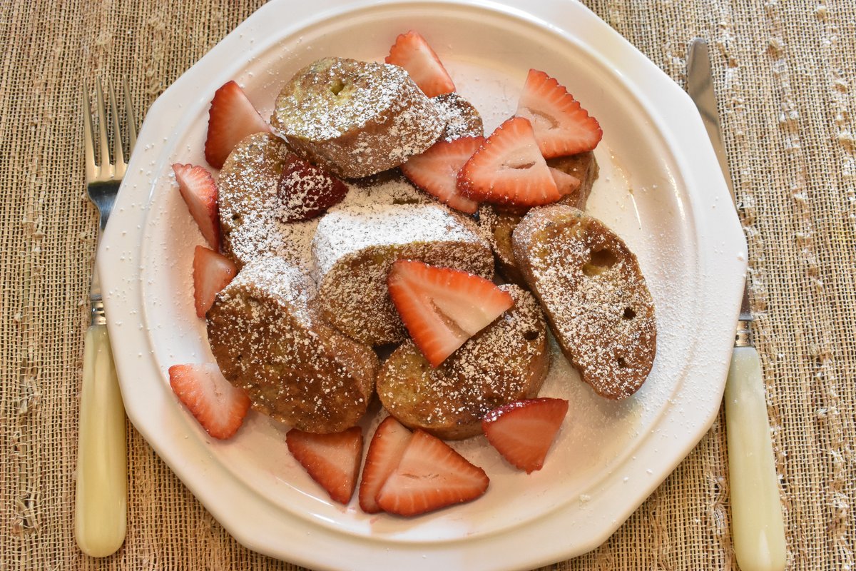 BakerydeFrance's tweet photo. Happy Mother's Day to all the wonderful mothers out there. Making a memorable meal for Mom can be easy! Try these Mini French Toast Baguette Bites for a quick treat. https://t.co/vyLKWZPYXg