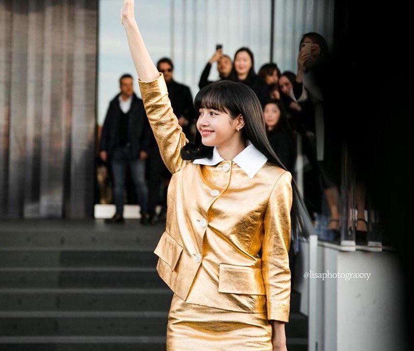 swallalisaa's tweet photo. #NineYearsWithLalisa #LalisaIsThatGirl

from                                     to
unknown                             global 
                                             phenomenon https://t.co/Pg7V1Skncl
