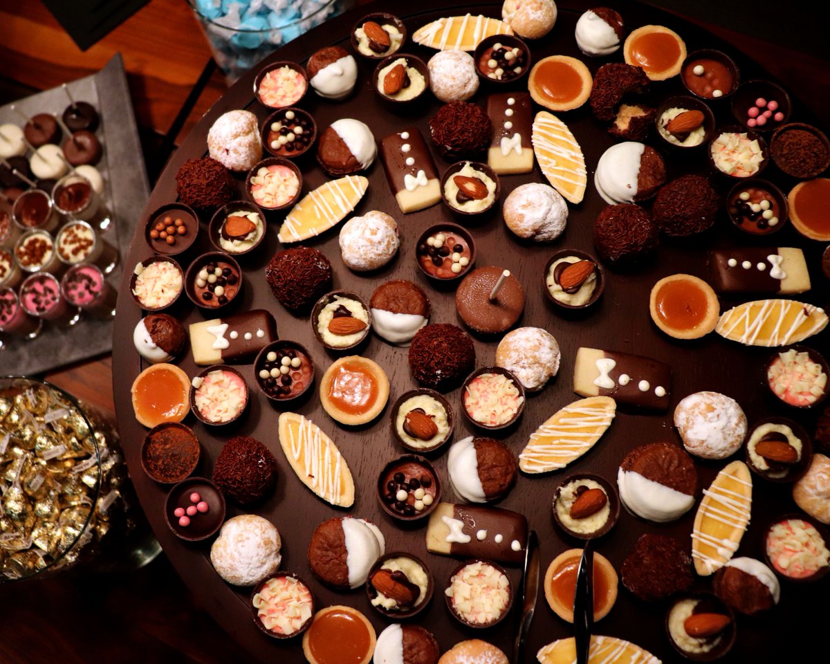 Elevate your next private event in The Heights with a deluxe dessert spread sure to wow your guests. 

#RenHotels #RenaissanceToledo #RenEvents #SmashingToledo