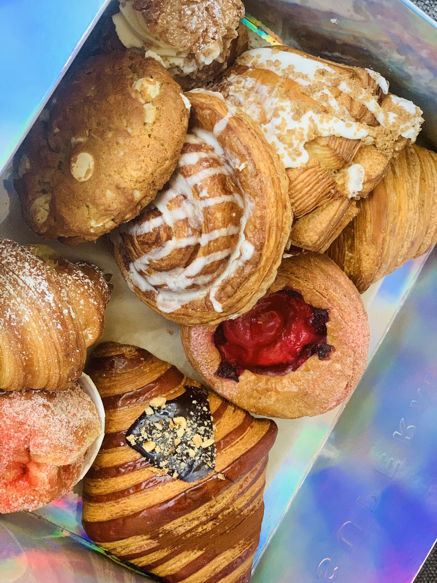 HopscotchMom's tweet photo. Amazing and gorgeous @SupermoonBake treats picked up by the hubby yesterday!— isn’t this the prettiest box you’ve ever seen?!#hopscotch_mom, #mothersday, #grateful, #supermoonbakehouse https://t.co/RuRCXYknuO