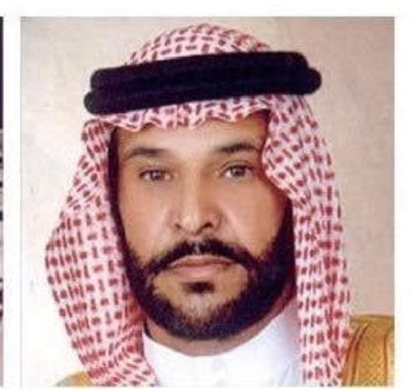 دايم يحاظي له مقلط و مقهاه
الله يعين اللي عليهن يحاظي
ياما كلت صينيته من ولد شاه
وحيلٍ على اشناق الشتاوى رباظي
والطيب ضلعٍ يتعب الرجل مرقاه
ما يعتليه اللي يحس بشواظي
وابن زويبن يوم رامه و هاواه
زاد انتهاضه في حجاه انتهاظي
🇸🇦ابن عون🇸🇦

 #ذكرى_وفاة_عبدالله_بن_زويبن
الله يرحمه
