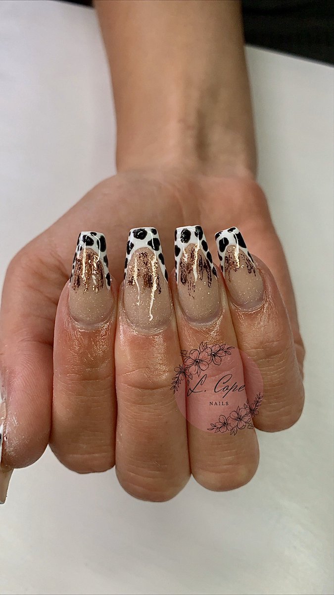 lucycope_'s tweet photo. Some nails I have been doing during lockdown @lcope_nails ❤️ Thanks to @rachmayalopez being my hand model 24/7 😂😘 https://t.co/M0uHPAMHV3