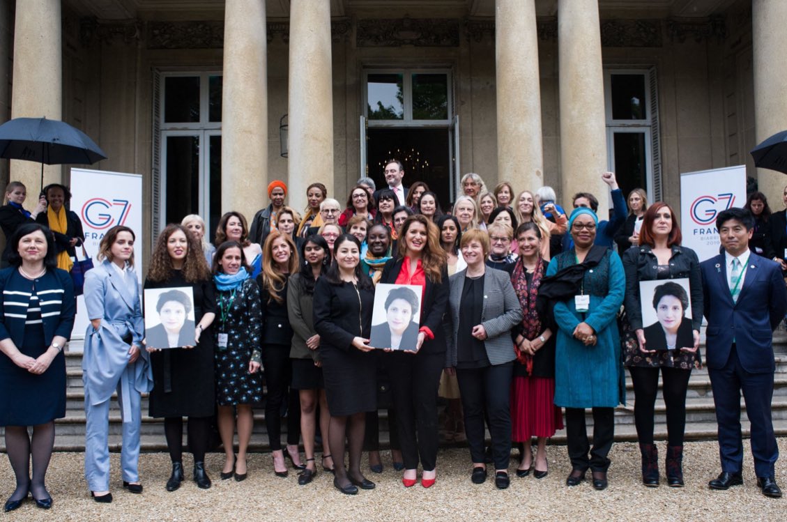 helpwithemma's tweet photo. Throw🔙 to this day a year ago, @EmmaWatson gave a speech at the G7 Gender Equality Conference in France. In the pictures you can find Emma’s notes on her speech! 👇

“We urge G7 leaders to be as brave as women and girls are every single day.” https://t.co/NnGaPnAhOa