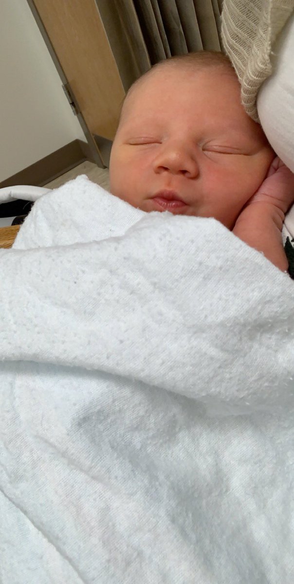 Kelliboo_'s tweet photo. So extremely thankful for the little one who made me a mommy. 💙💙 https://t.co/HLWxQTegCO