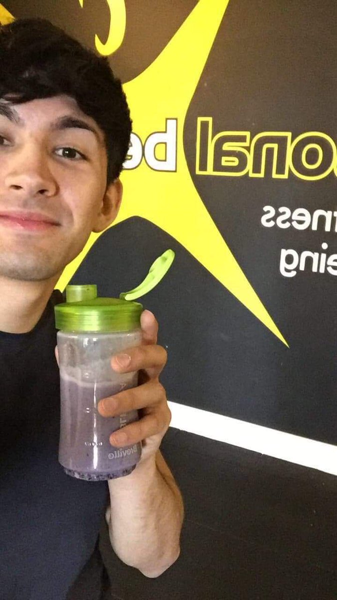 FREE RECIPE BOOK INCOMING 🍹🥘👌🏻

Trainer Zen being fuelled by the blueberry protein smoothie from the PB recipe book. We know it’s hard to stay on track with nutrition, especially in our current times.  We are giving away the PB recipe book to help you out. Give us a DM. 😃🍗🥕