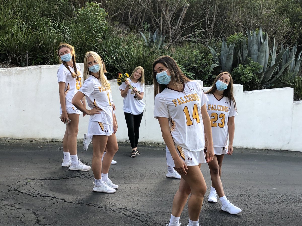 sdegoler's tweet photo. Crazy sign of the times when our triplet seniors ⁦@TorreyPinesHS⁩ had to do their senior Lacrosse walk down our home’s driveway.  ⁦@torreypineslax⁩  thank you for your support.  Onward.  #FreshUniforms #beatCovid https://t.co/ZSd3TXBR4N