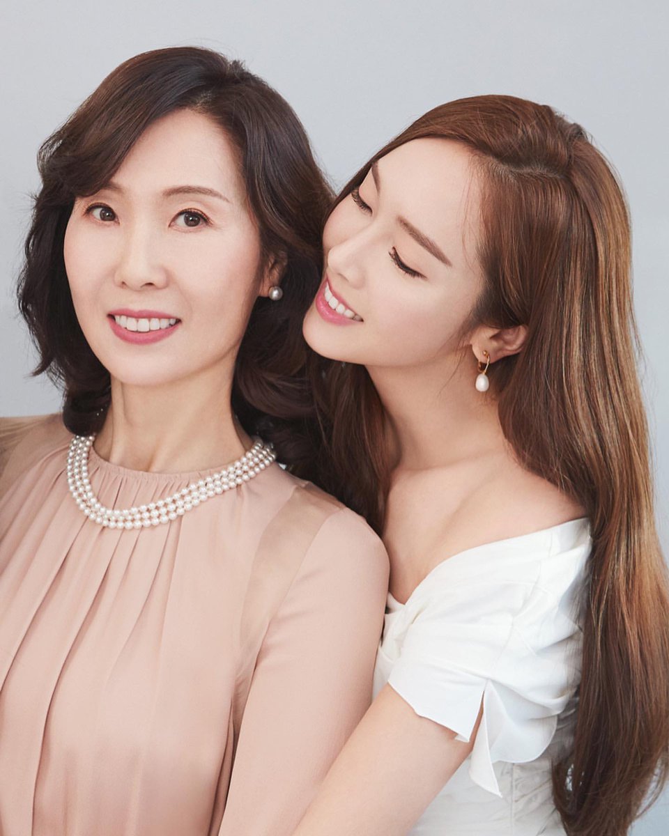 Jessi__sy's tweet photo. Growing up I loved to sit and watch my mom get ready. Her influence on my fashion and beauty is so significant like the way we’re sharing the same @.revlon ‘Pink in the Afternoon’ here.🥰💕
She’ll forever be my beauty icon...
Happy Mother’s Day, Mom🌸 https://t.co/xqwkV40cXB
