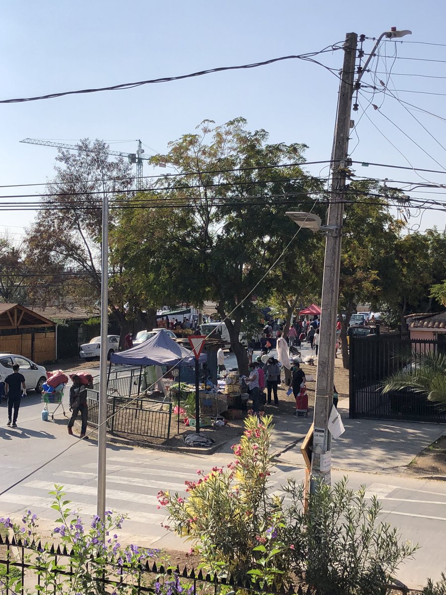 jacquejerezc's tweet image. Donde está la súper cuarentena en Estación Central? Son un chiste las autoridades, no ahí fiscalizadores y hoy se colocaron hasta coleros. @T13 @chilevision Gracias @muniecentral por su gestión.