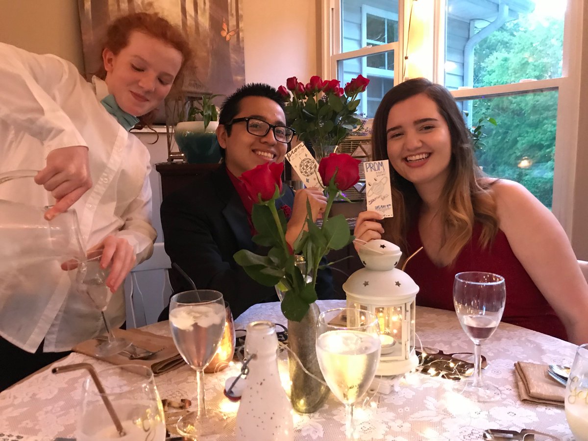 EddyFunTime's tweet photo. At Home proms should be a thing from now on🕺🏽💃 #BestProm 🤩 https://t.co/JO44hNOADU