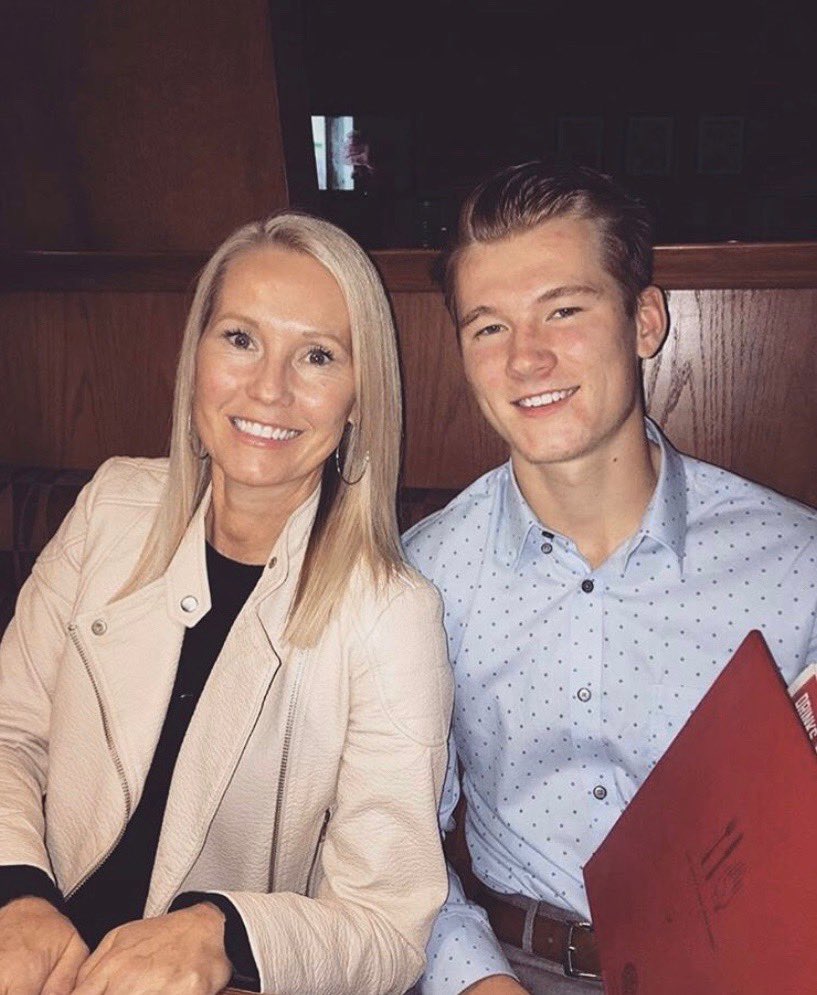 umichhockey's tweet photo. Happy Mother’s Day to our #hockeymoms and all moms 🌸 https://t.co/nFlzY7BKLo