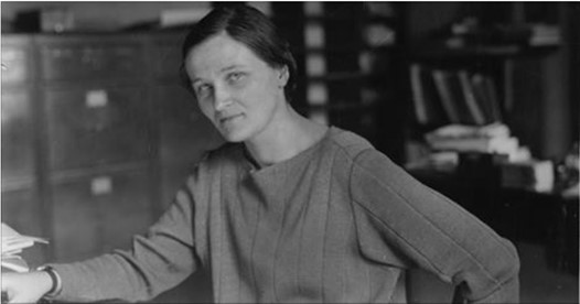 Cecilia Payne, nacida hace hoy 120 años, descubrió la verdadera composición del Sol. Pero primero sus compañeros no se tomaron en serio a esta astrónoma novata y luego uno de ellos se atribuyó el mérito. bit.ly/2PkRviO