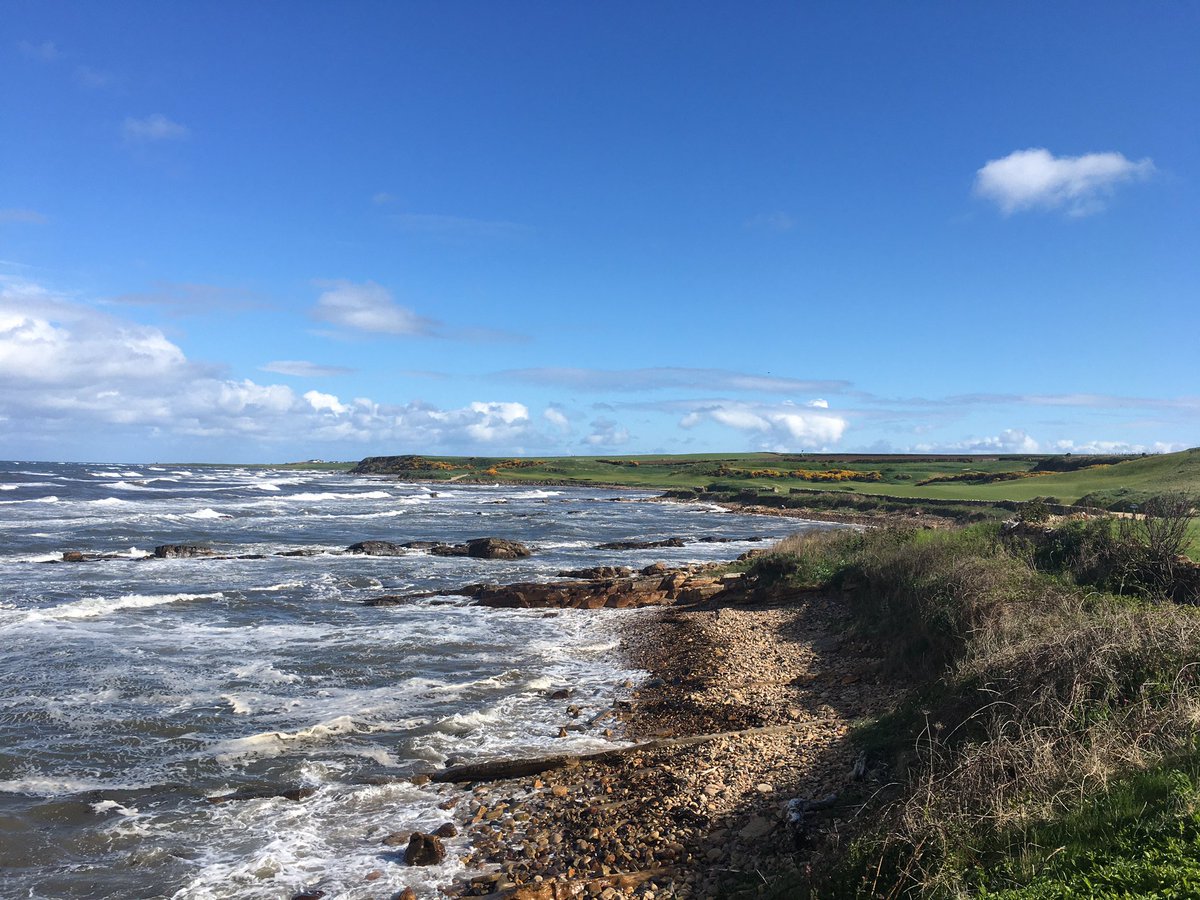 One of Europe’s finest par 3’s.  It’s par 5 backdrop isn’t bad either! #kingsbarns #blowinahoolie