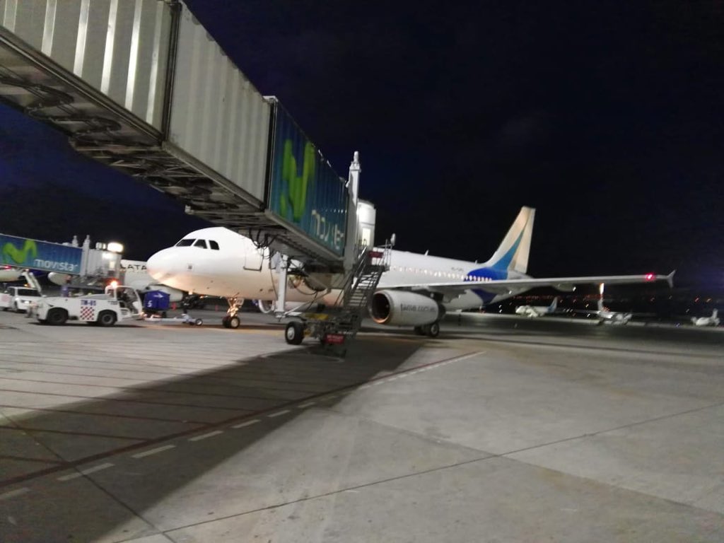 #VuelosEspeciales | Trabajamos cada día por un país unido. Hoy realizamos el vuelo charter en la ruta #Quito- #FortLauderdale- #Quito, transportando a más personas que buscan reunirse con su familia. Seguiremos trabajando hasta estar todos juntos. 

#TameEsEscuador 🇪🇨✈️