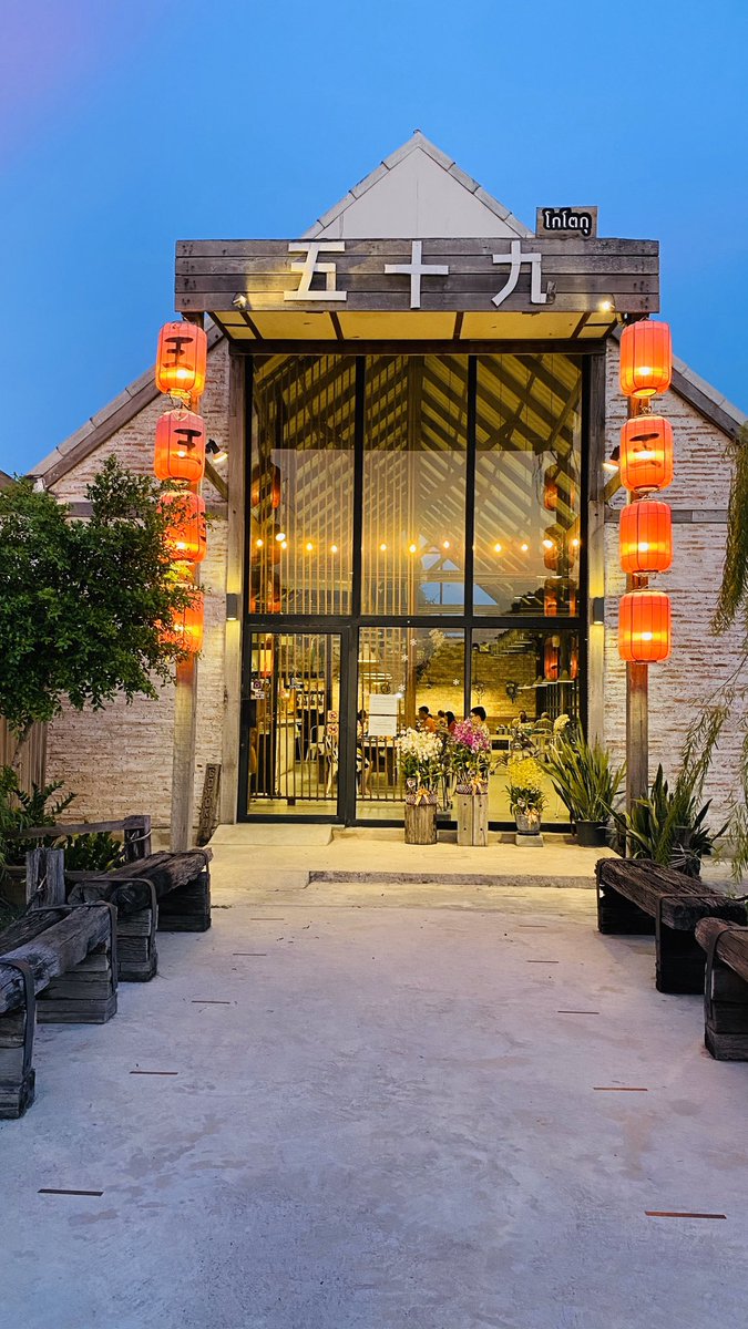 Chanee_Chobteaw's tweet photo. มาต่อกันเลย “ร้าน Gotoku by Shabu King” ของพี่บอย พีทเมคเกอร์ ร้านอยู่ทวีวัฒนา ฝั่งมหิดล บรรยากาศคือดีเลย หมูชาบูนี่ฟินมาก มี Social Distancing ส่วนตัวไม่ค่อยชอบน้ำจิ้มเท่าไหร่ แต่โดยร่วมคือดีเลยแระ #ชะนีชอบเที่ยว #อรเอยไปแดก #chanee_chobteaw @ReviewAroii @mmkdishes @aroii https://t.co/LmoaUxwsSu