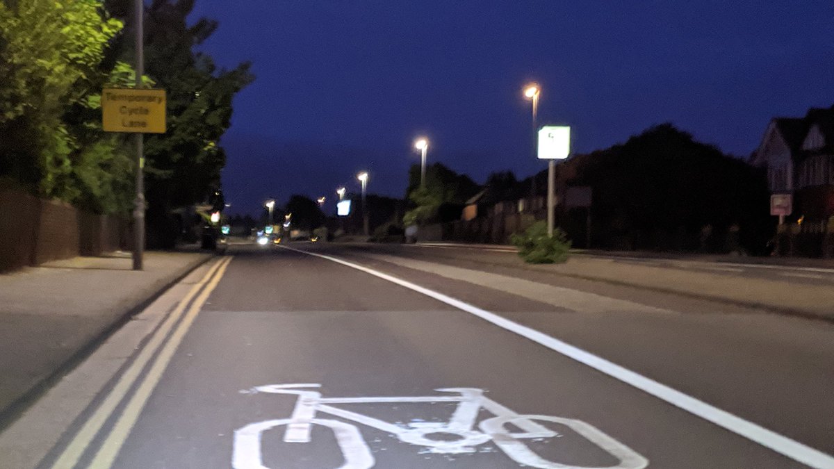 Okay, so my verdict on  @BrightonHoveCC's new emergency bike lane on OSR A270. Split into categories.Physical Protection 0/5There is none, it's just paint, paint is pretty it doesn't stop cars.