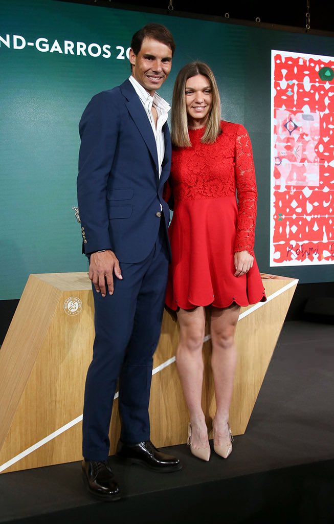 Finally Roland Garros. Rafa attends the draw ceremony in Paris with Simona Halep.