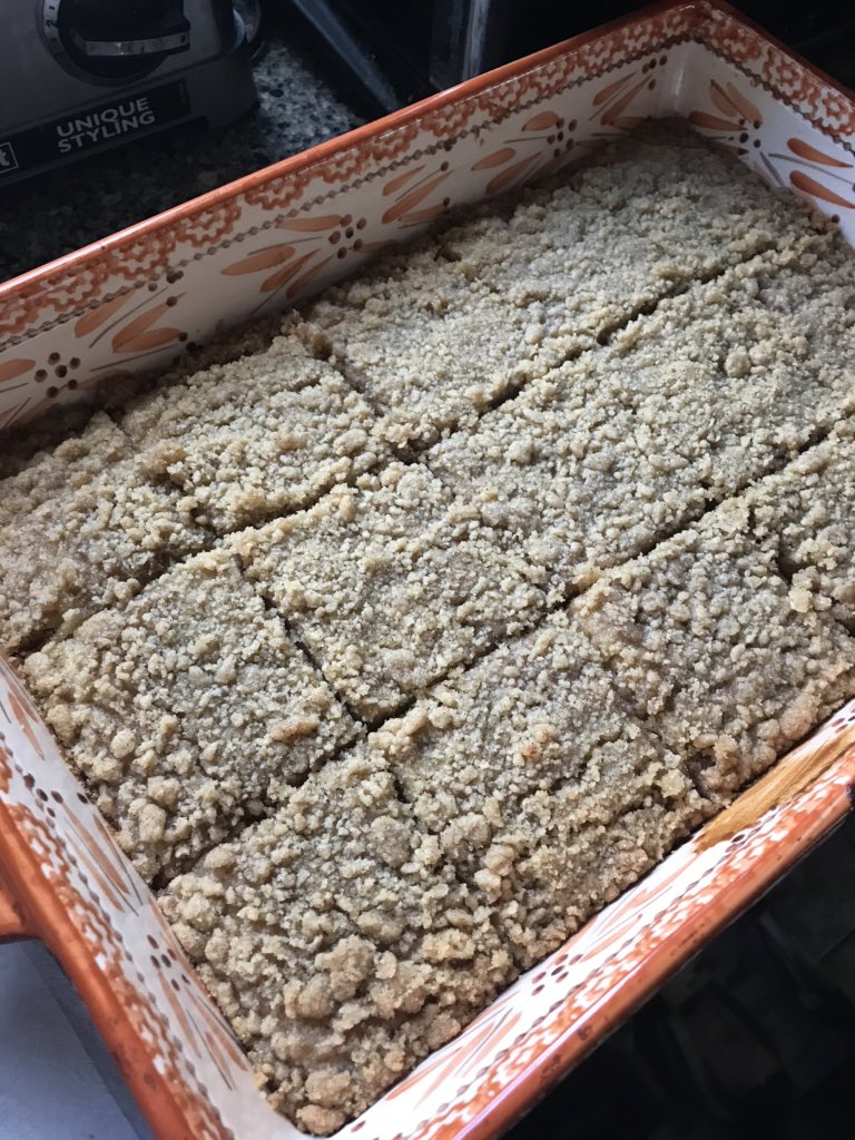 Anddd yesterday I made cinnamon banana crumb cake