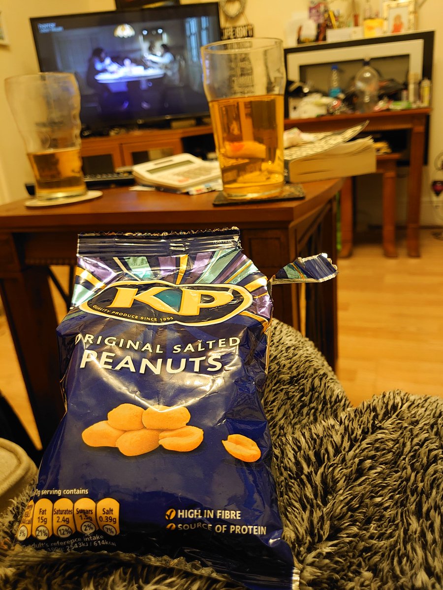 BedellPoet's tweet photo. Watching a movie on the @horror_channel with @ChantryBrewery beer and nuts. #horrorchannel #kpnuts #chantrybrewery #citra #sundaynightmovie #sundaynightthriller https://t.co/HpxKqfsYgn