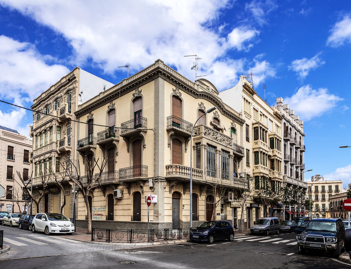 O podemos ver la Casa de Miguel Gómez Morales. O cualquiera de las que hay en la misma manzana. O la casa de Lázaro Torres.