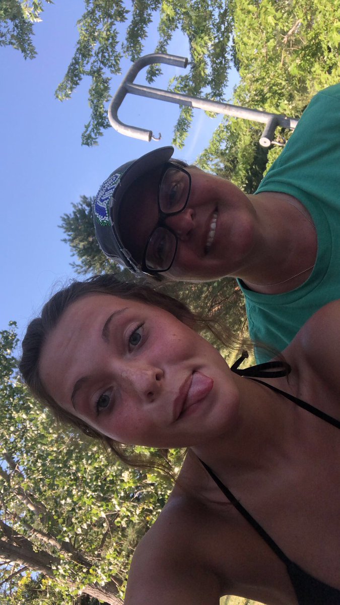 ElleDanley's tweet photo. happy mother’s day to my beautiful momma! thank you for everything you do and always supporting us! love you always, thanks for being my go to🥰🤍💕 https://t.co/0VEoyWP9e9