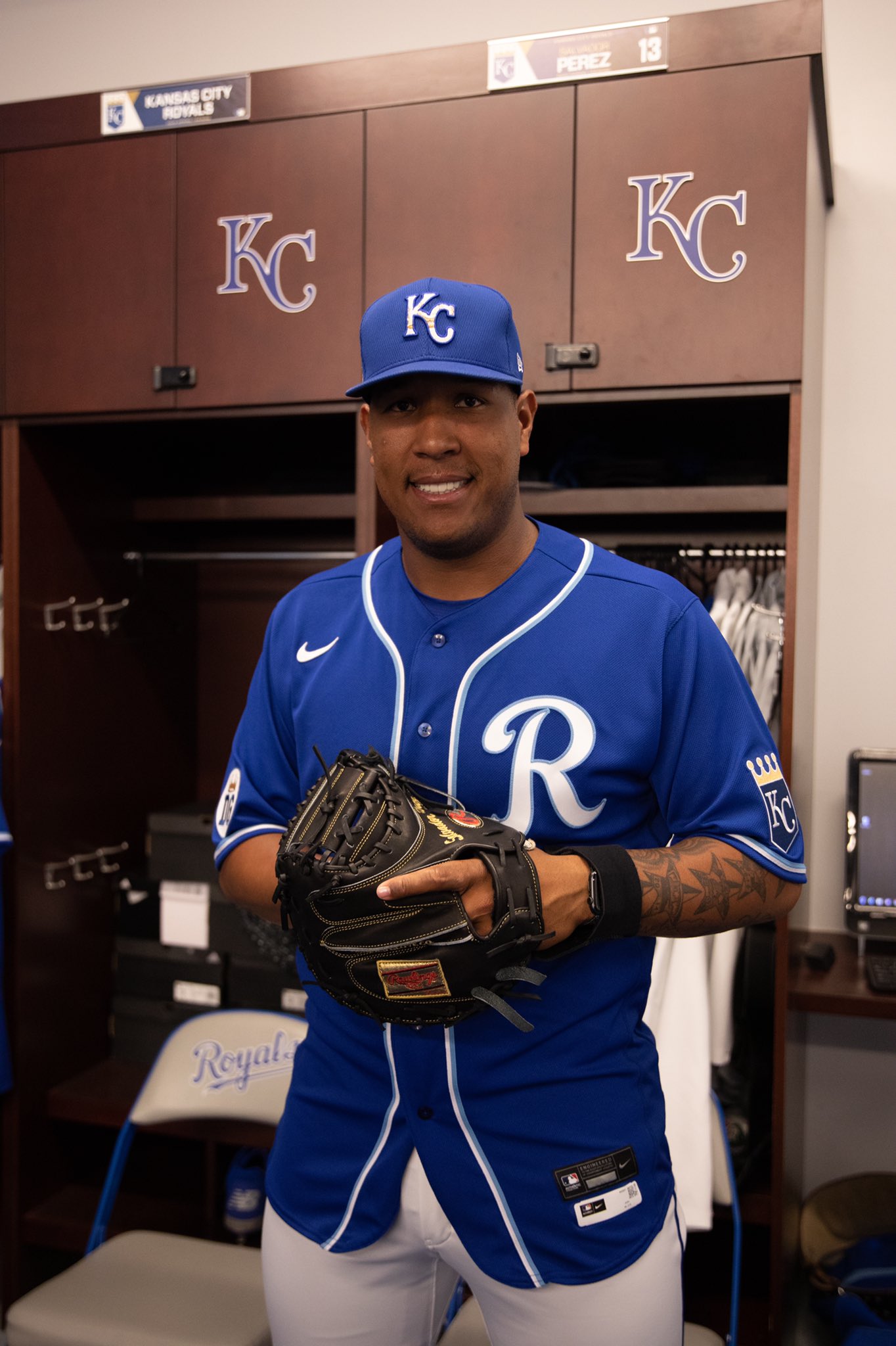Rawlings Baseball on X: Happy Birthday, @SalvadorPerez15! Cheers to one of  most decorated, respected, and polarizing catchers of this era. We can't  wait to see you back this year, Salvy. @Royals @mlb #