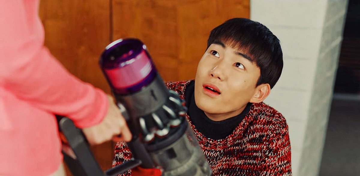 When he was fascinated by the vacuum, and Yoon Se-ri looked at him like this: