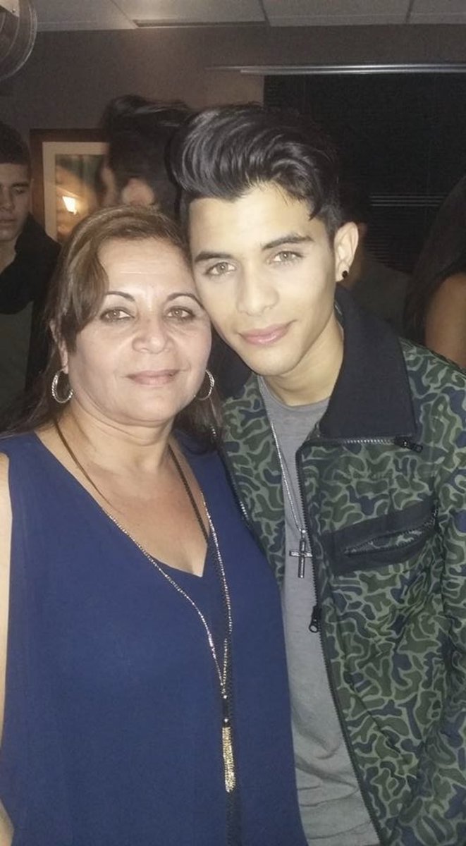 ErickBrianColon's tweet photo. Feliz día de las madres!! ❤️ en especial a las dos mujeres más importantes en mi vida! Las Amoooo!! ❤️ https://t.co/MOk2X9MRpB