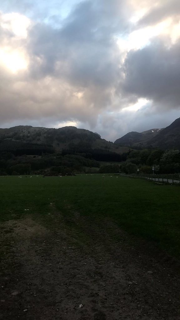 Lyndacakebaker's tweet photo. Baltic walk this evening!! Quite a change from yesterday!!!! #glenlyon #aberfeldy #dailywalk #Lockdownextention #StayHomeSaveLives #chilly #snowflurry https://t.co/0RStuYo4cF