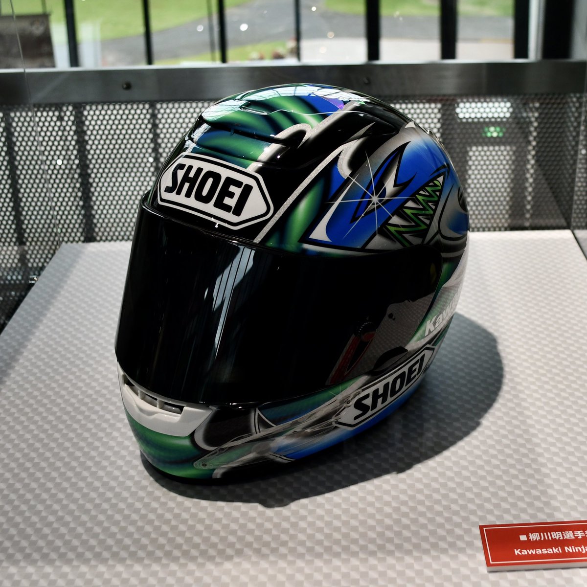 フラワープリント 美品 SHOEI 希少 ヘルメット 柳川明 - crumiller.com