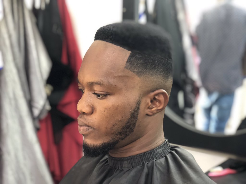 RonaldOpoku5's tweet photo. My barber said if I can get 100 retweets, he will be doing some giveaways. Please help retweet this. https://t.co/fyPmq5MdA0