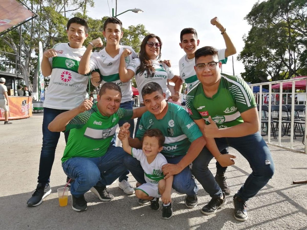AfvZacatepec's tweet photo. @FantasmitasF Ya comienza a llegar nuestra afición al coruco
 #SomosZacatepec #CañerosPorTradición https://t.co/SLYZk4fH7r
