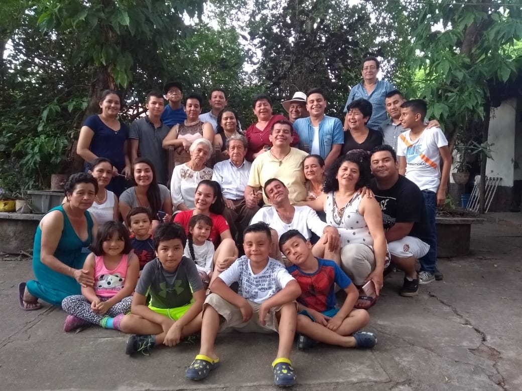 MsAlexaNoriega's tweet photo. #RCNNosUne #RCNNosUne hola! Nos gustaría dejar un mensaje a nuestra adorada mami Isabelita en la salada, la amamos y agradecemos todo lo que ha hecho por nosotros, aunque estemos lejos, siempre estamos juntos de corazón. https://t.co/hXSEVUWer2