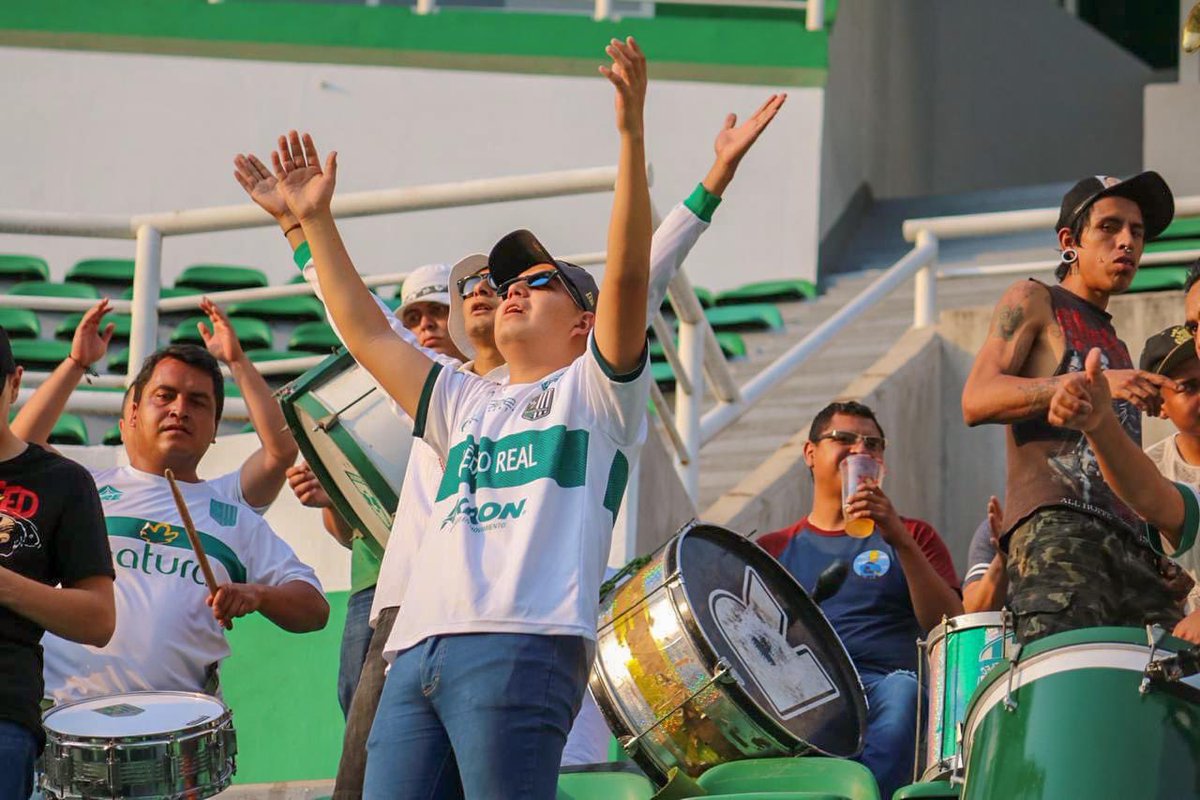 AfvZacatepec's tweet photo. ¡Por ellos que no dejan de alentar! Por la victoria, por el ascenso ⚽️🔥

Con la CAÑA todo o nada, juntos rumbo a PRIMERA. 

#CañerosPorTradición
#LaTradiciónSeHereda https://t.co/6Yxjxp9DT1