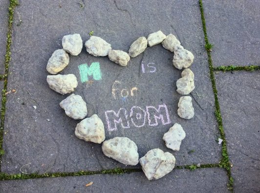 FabWilliamsBHS's tweet photo. Nature-inspired art created by one of my #eighthgraders. I hope her #mom loved this as much as I do! #HappyMothersDay #fabfalcons #fabwilliams #mtsdvisualarts @MTMS_Falcons https://t.co/cmLrQyZqeL