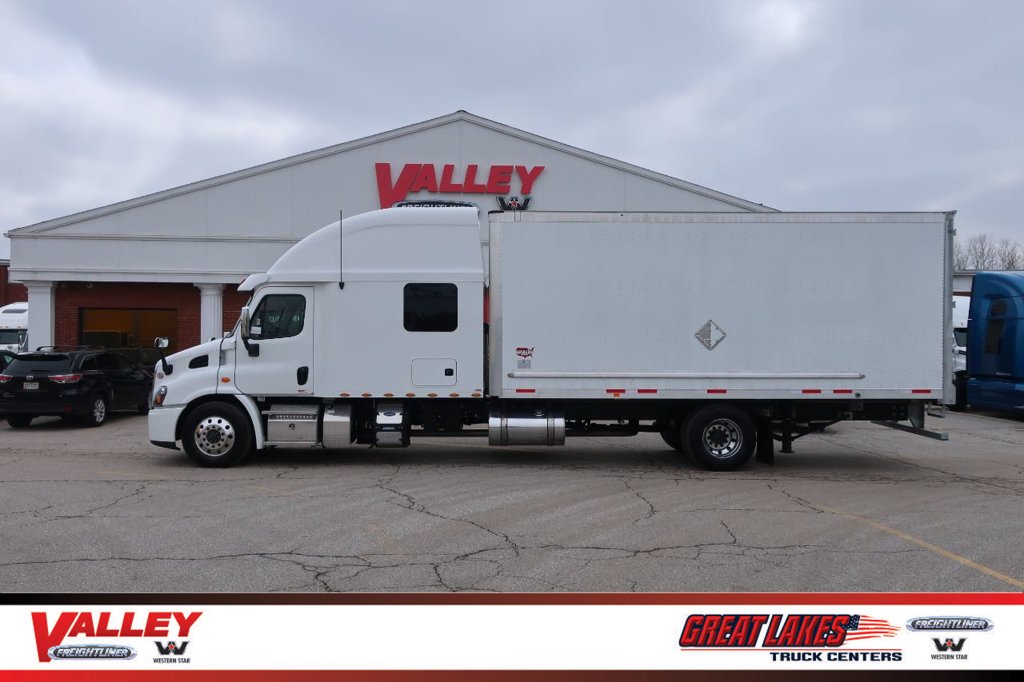 Valleyftl's tweet photo. Used 2019 Low Mileage Freightliner Cascadia Expeditor! DD13, 410 HP, DT12 AMT, 22' Dry Van Box. #freightliner #expeditor #hotshottrucking #valleytruckcenters

https://t.co/o71FGiqrkg

Price $159,900

Call 216-267-4800 https://t.co/SdkW3Sc8vX