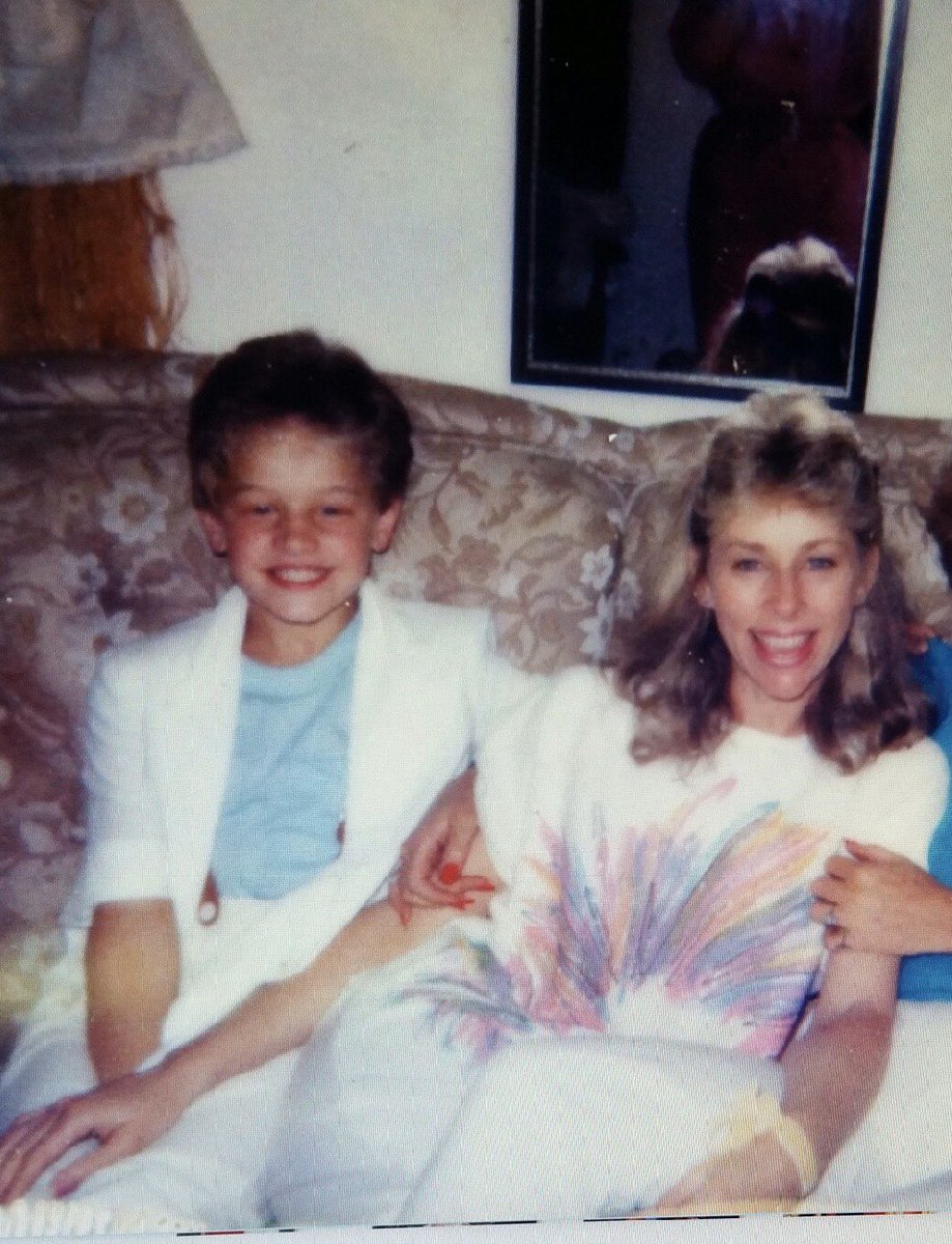 JoshDallas's tweet image. Happy Mother’s Day to these beauties. #MothersDay #mom #GinniferGoodwin #deedeez