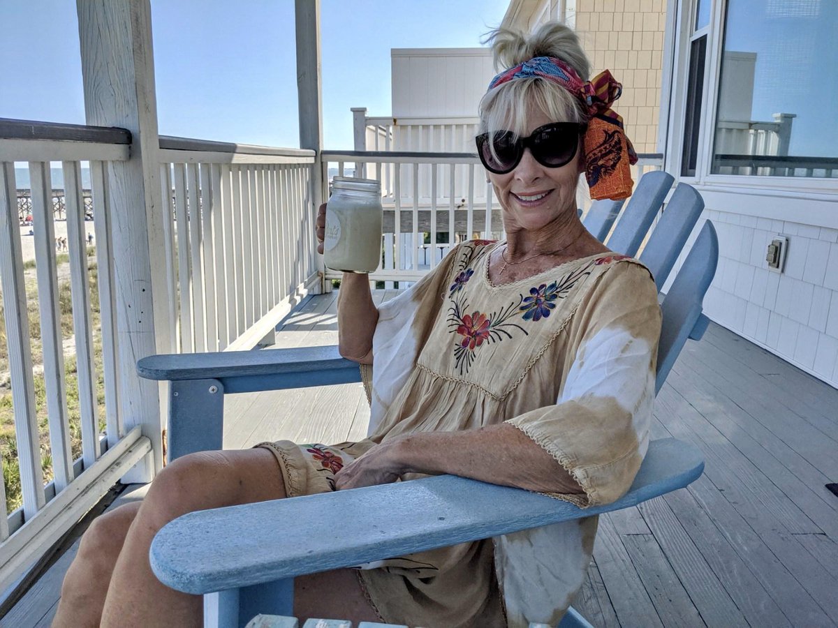 JoshDallas's tweet image. Happy Mother’s Day to these beauties. #MothersDay #mom #GinniferGoodwin #deedeez