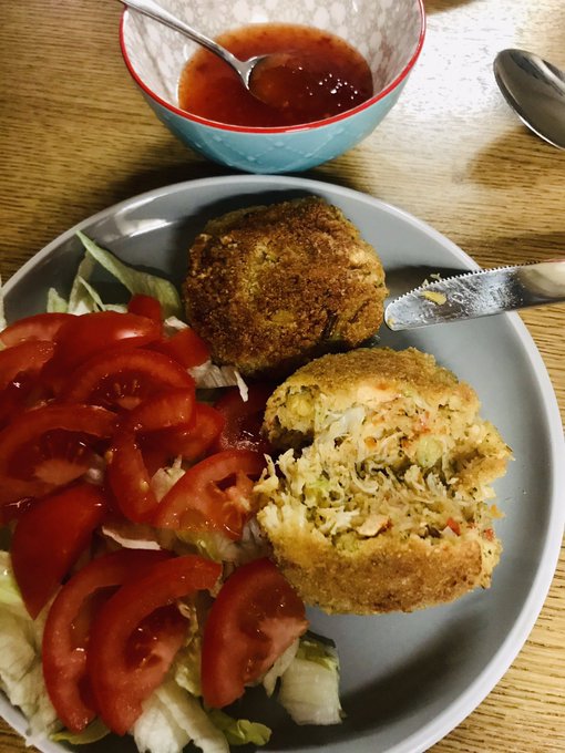 I mean for my first go at making crab cakes I&rsquo;d say that&rsquo;s pretty fucking good 😋🤤 they tasted just as<a href="/tag/quarentinelife"class="tags"><span>#quarentinelife</span></a><a href="/tag/chefdannii"class="tags"><span>#chefdannii</span></a>