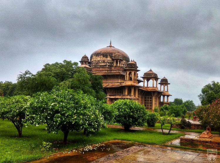 gtramblers's tweet photo. The legend goes: a wild elephant was tamed by his music; flowers bloomed when he sang Bahar; his Megh Malhar brought rain; his Deepak created fires… A tribute to Tansen: The Magical Musician
#grandtrunkramblers #gtr #togetherweventure #gwalior #madhyapradesh #historicmonument https://t.co/RKnimoFffF
