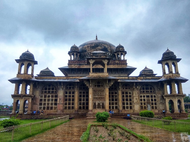 gtramblers's tweet photo. The legend goes: a wild elephant was tamed by his music; flowers bloomed when he sang Bahar; his Megh Malhar brought rain; his Deepak created fires… A tribute to Tansen: The Magical Musician
#grandtrunkramblers #gtr #togetherweventure #gwalior #madhyapradesh #historicmonument https://t.co/RKnimoFffF