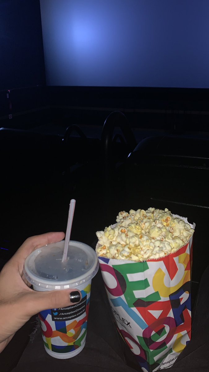 youbreathin's tweet photo. saudades de ver um filminho no cinema né minha filha? https://t.co/HkZ0VNdkPy