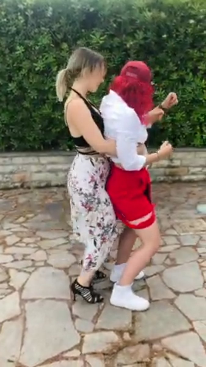 BereRios20's tweet photo. Nuevo video de Magda y Valeria en Youtube para que lo vean esta súper bonito como todos 
#magdayvaleriasinfronteras https://t.co/hh8vrv2cjl