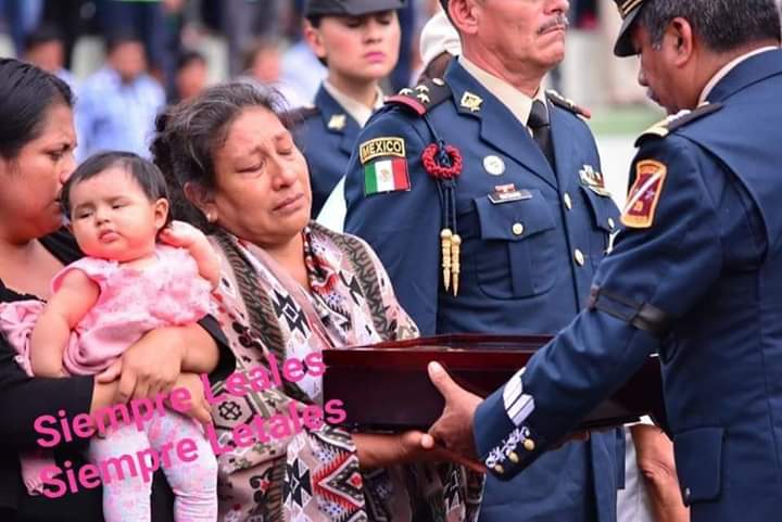 FuentesKastro's tweet photo. Un gran abrazo aquella madre que a perdido un hijo por servir a México muchas felicidades hoy en su día 🙏🙏🙏 . https://t.co/RvlZlvBoO2