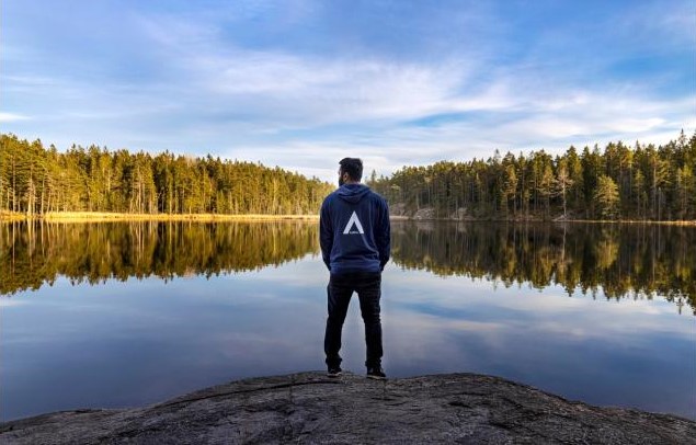 Alphas_SE's tweet image. Cool merch hittar du hos oss! Här har du en av våra medlemmar @Alpha_ZeF  reppa våra hoodies! &amp;lt;3 Checka in vad som passar dig på alphas.se
