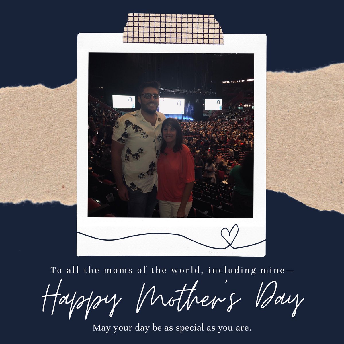 immreview's tweet photo. #HappyMothersDay to all the moms of the world, including mine. Love you mom. Thank you for everything.
.
.
.
📸: exactly one year ago at the #BBTcenter for @MichelleObama #Becoming book tour! https://t.co/tuIW3OqrBc