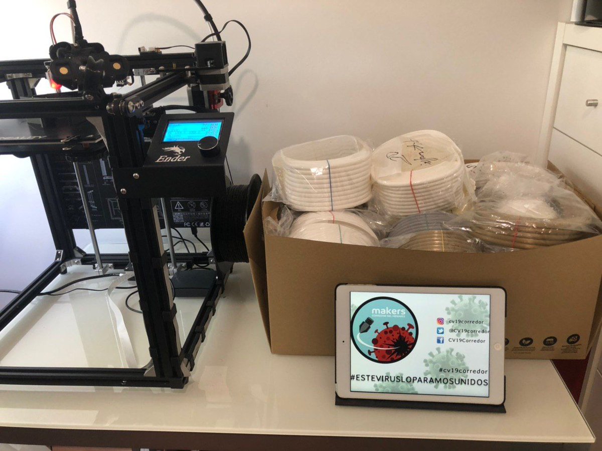 CV19corredor's tweet photo. Por suerte poco a poco ya no somos tan necesarixs y este movimiento está llegando a su final.
Pero hasta que ese día llegue y las protecciones EPIS sean accesibles para todxs, los súper makers seguimos trabajando.
Fotaza con 250 viseras listas para entregar 🦸🦸‍♀️ https://t.co/SfugPGOWMJ