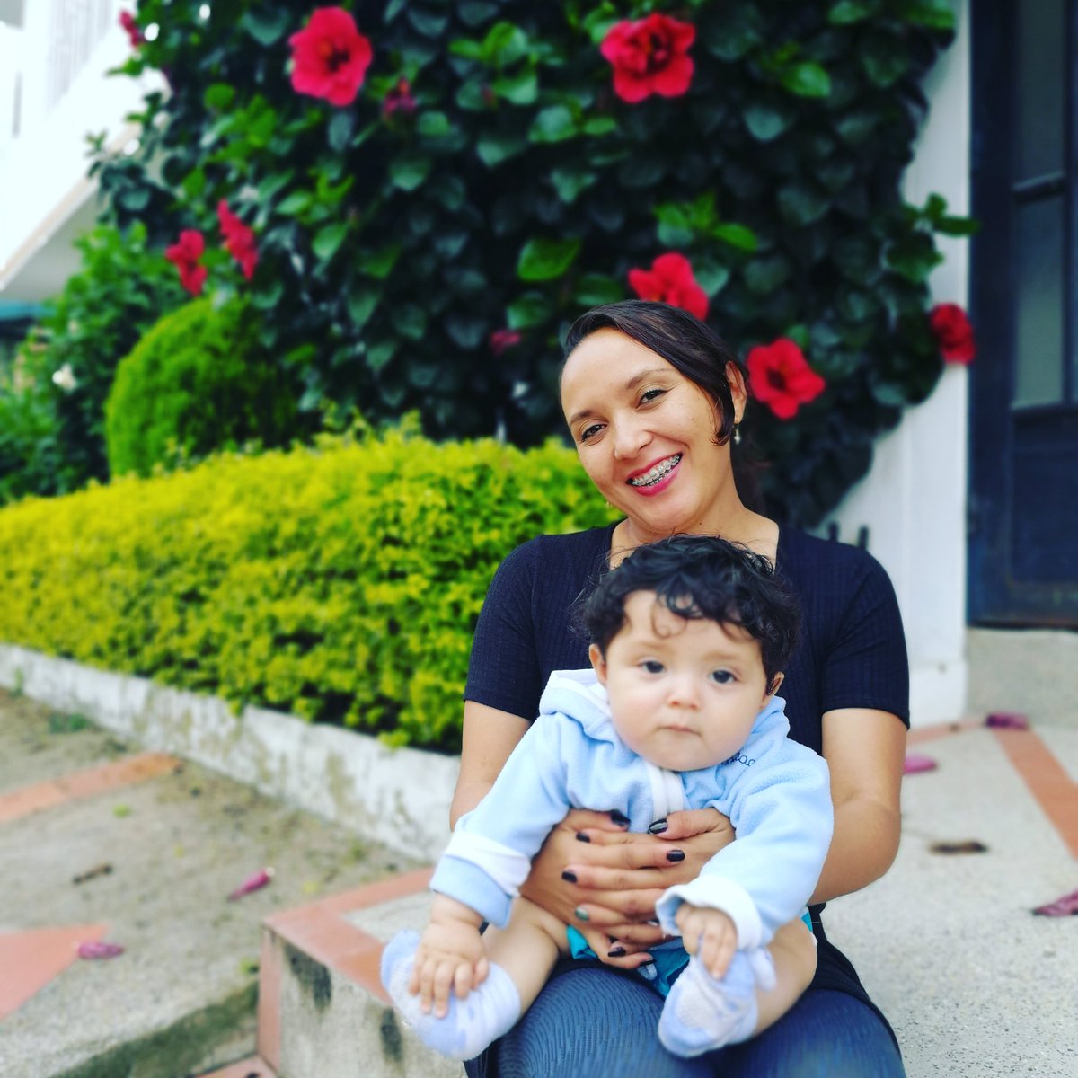 davidsaballet's tweet photo. Mi madre amada, gracias por la. Vida, esa escencia sagrada, tu amor, mimos, eres sagrada @anitasaballet @AlejoSports7
#FelizDíaMamá #amor #davidSaballet #Felicidad #familia #love #teammartinezsaballet #followme #like #flor #happyday #quedateencasa #estaentusmanos #diadelasmadres https://t.co/SGuruyMOd2