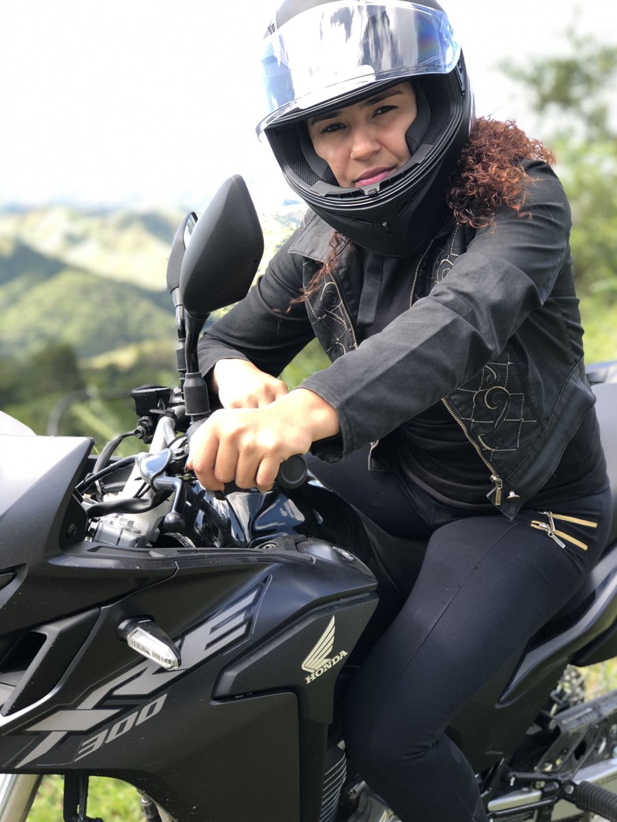 MarianaKaren13's tweet photo. Gasolina/óleo e um capacete ... tô pronta!
#Motobecane #moto #grauderua #quebrandotabu #xre3002020adv #motovlogging #mototour #motoday #motogallery #motobabe #mototouring #motoqueira #motociclista #motofriends #motos #motoevida #motodeagua #motoadventures #motohonda #motoworl https://t.co/T66b8t3UOF