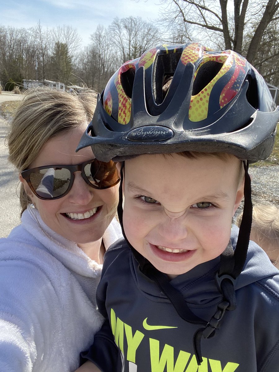 Amber Ruhl's Instagram, Twitter & Facebook on IDCrawl